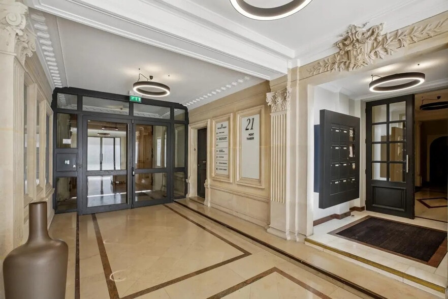 Bureau dans Paris à louer - Hall d’entrée – Image 2 sur 15