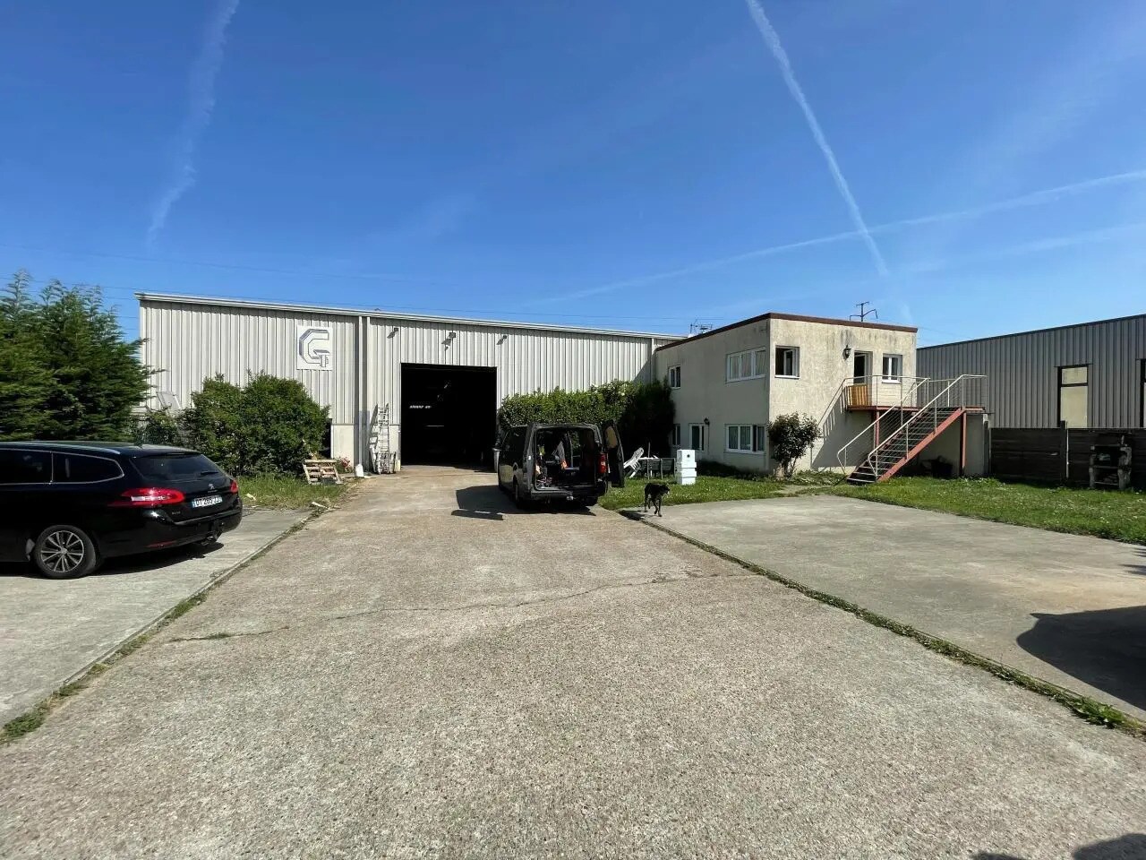 Local d'activités dans Bouafle à vendre Photo de l’immeuble– Image 1 sur 5