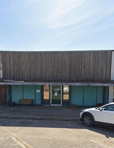 103/105 S Main St, West, TX à vendre - Photo de l’immeuble – Image 2 sur 5