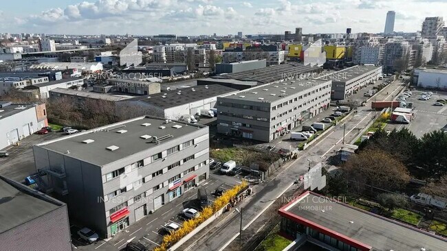 Plus de détails pour Local d'activités à louer