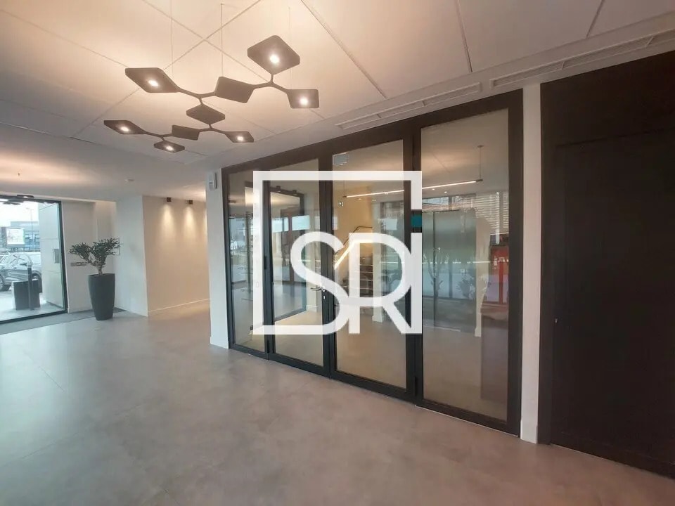 Bureau dans Clermont-Ferrand à louer Hall d’entrée– Image 1 sur 13