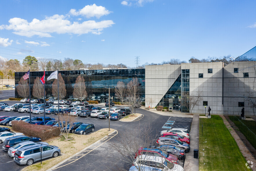 2451 Atrium Way, Nashville, TN à louer - Photo de l’immeuble – Image 3 sur 10