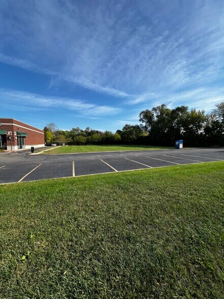 60 E Belvidere Rd, Hainesville, IL à vendre - Photo de l’immeuble – Image 3 sur 5