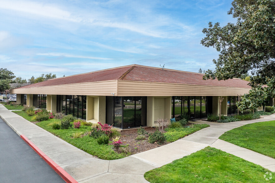 325 N Wiget Ln, Walnut Creek, CA à louer - Photo de l’immeuble – Image 1 sur 5