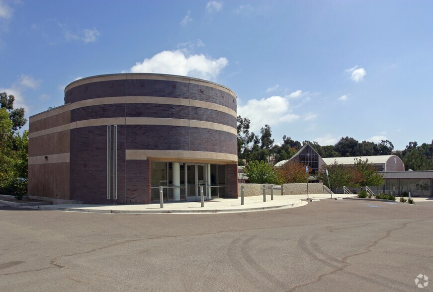 741 Garden View Ct, Encinitas, CA à louer - Photo de l’immeuble – Image 2 sur 7