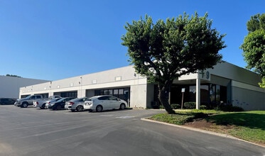 139 N Maple St, Corona, CA à louer Photo de l’immeuble– Image 2 sur 6