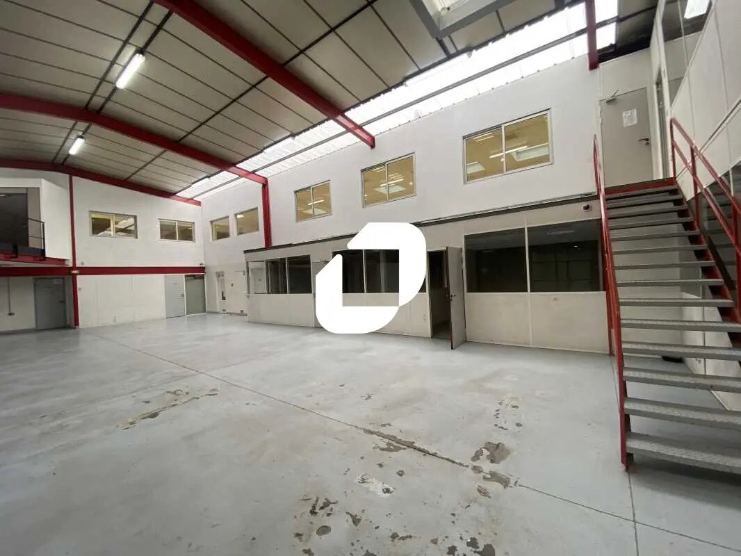 Local d’activités dans Bobigny à louer Photo de l’immeuble– Image 1 sur 12