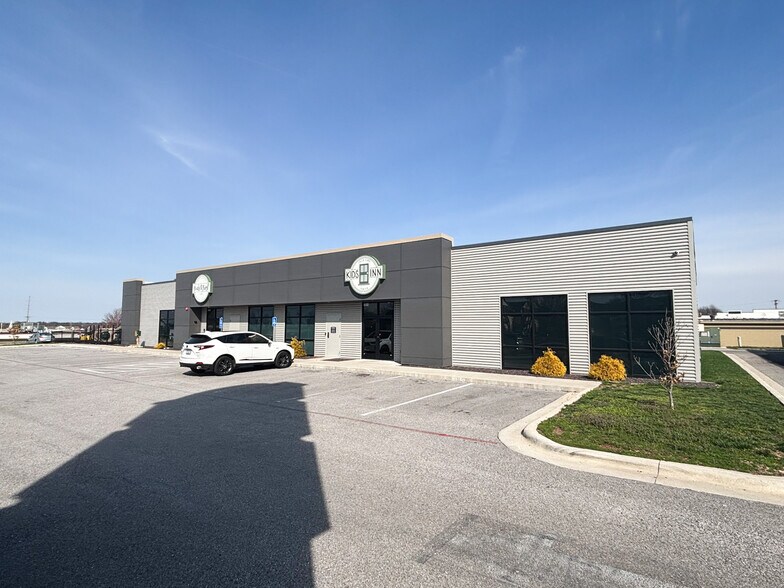 1507 E Lark St, Springfield, MO à vendre - Photo principale – Image 1 sur 7