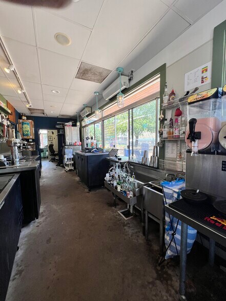 6700 Burnet Rd, Austin, TX à louer - Photo de l’immeuble – Image 3 sur 3