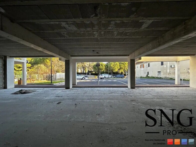 Avenue Georges Guynemer, Salon-de-Provence à louer - Photo de l’immeuble – Image 3 sur 8