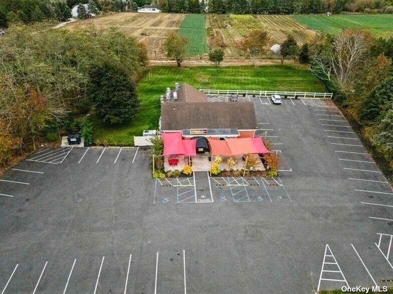 44780 County Road 48, Southold, NY à vendre - Photo de l’immeuble – Image 3 sur 26