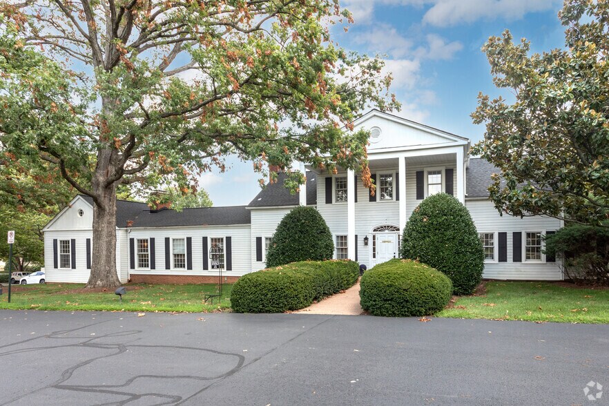 11718 Bowman Green Dr, Reston, VA à louer - Photo de l’immeuble – Image 1 sur 5