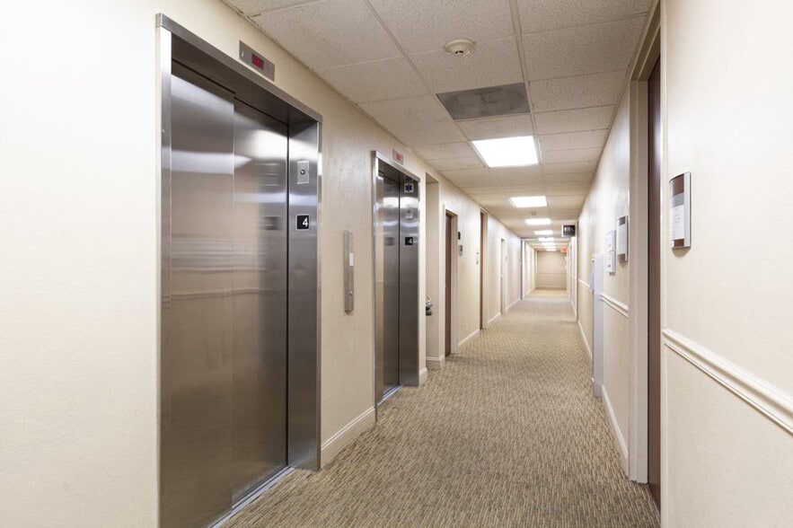 6620 Coyle Ave, Carmichael, CA à louer - Photo intérieure – Image 3 sur 4