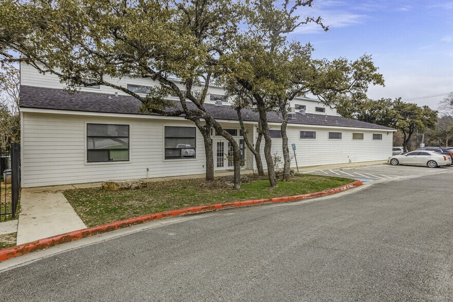 903 Proton Rd, San Antonio, TX à vendre - Photo de l’immeuble – Image 3 sur 34