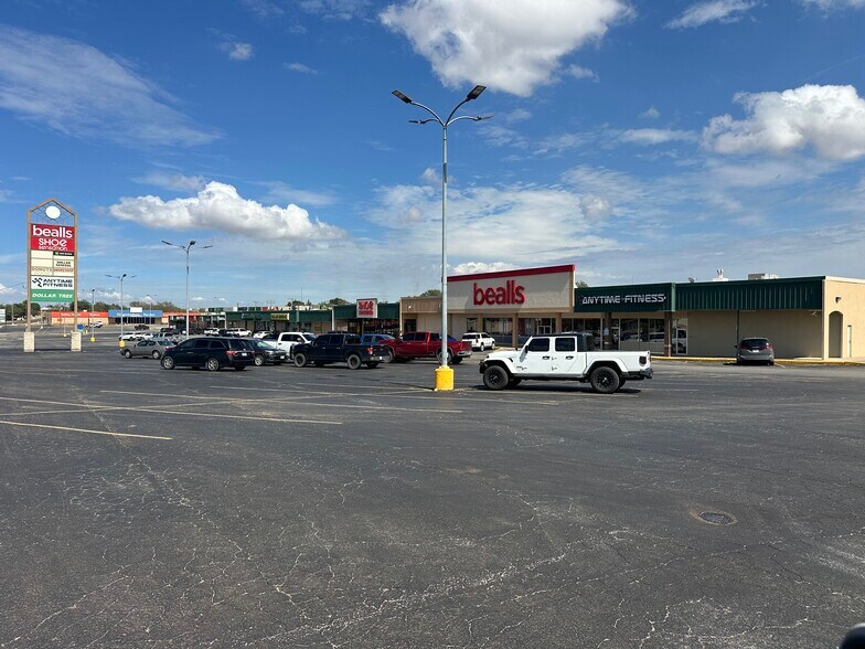 Broadway at Hailey St, Sweetwater, TX à louer - Photo de l’immeuble – Image 3 sur 10