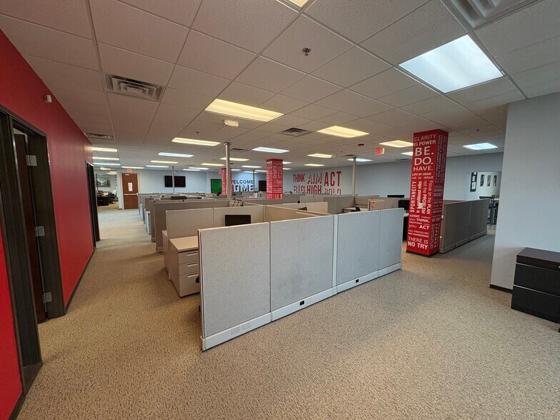 38219 Mound Rd, Sterling Heights, MI à louer - Photo intérieure – Image 3 sur 7