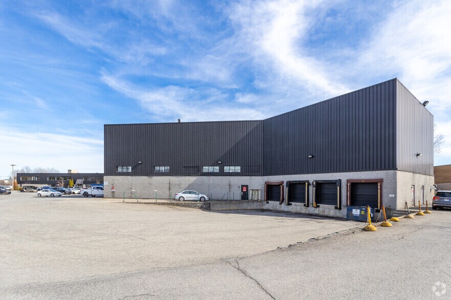 89-95 Boul des Entreprises, Boisbriand, QC à louer - Photo de l’immeuble – Image 2 sur 16