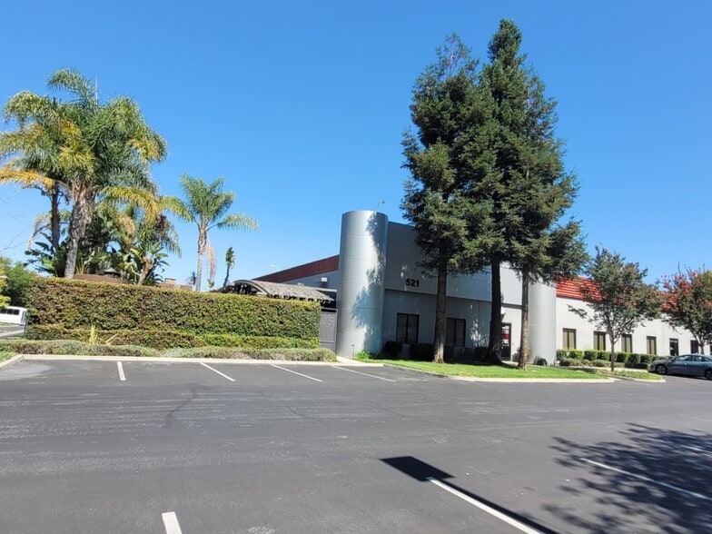521 Charcot Ave, San Jose, CA à vendre - Photo de l’immeuble – Image 2 sur 19