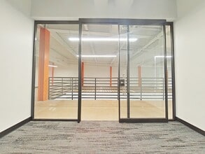 7701 Lemmon Ave, Dallas, TX à louer Photo intérieure– Image 1 sur 6