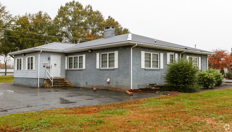 492 W Main St, Forest City, NC à vendre - Photo principale – Image 1 sur 3