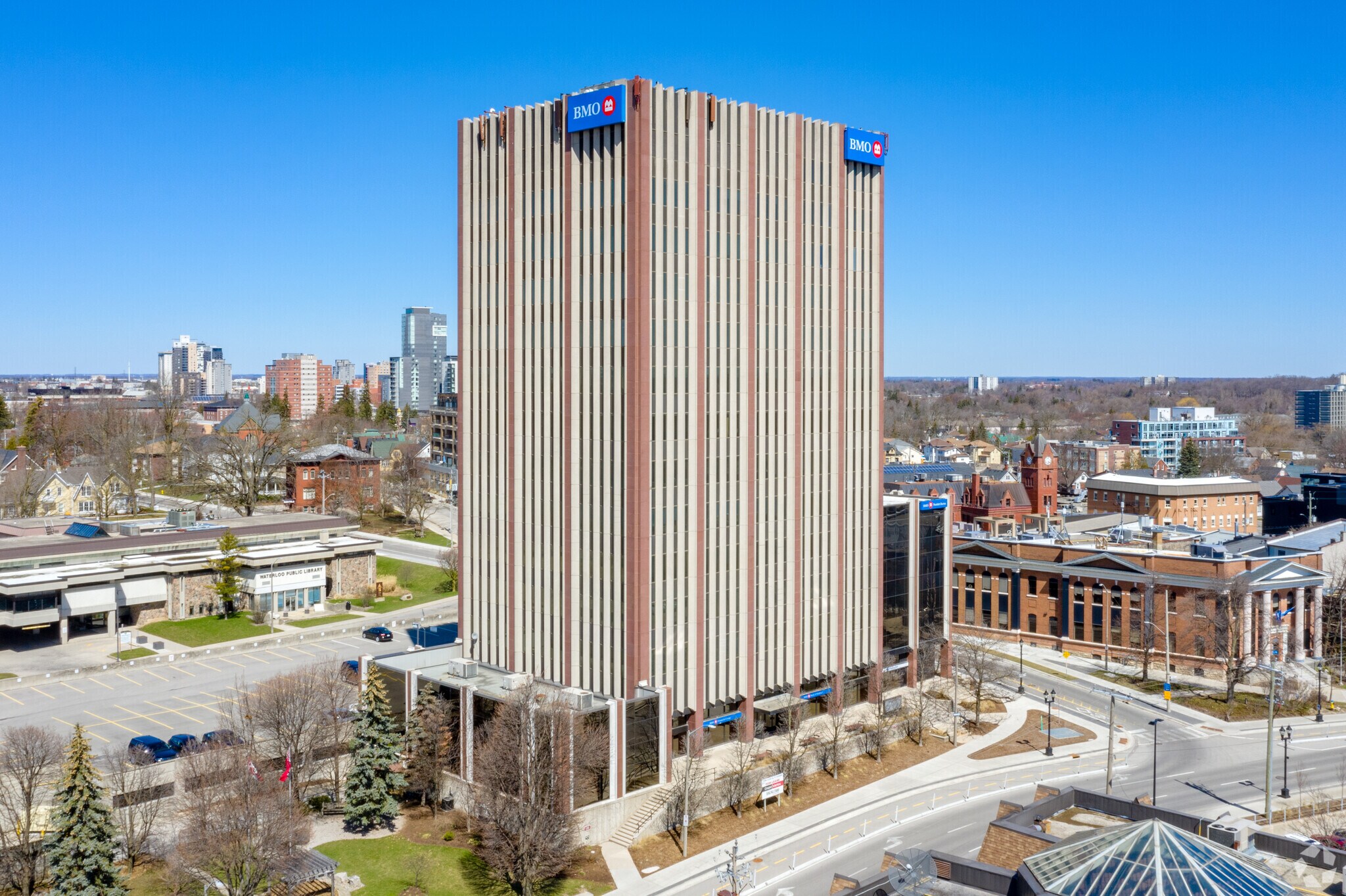 20 W Erb St, Waterloo, ON à louer Photo principale– Image 1 sur 6