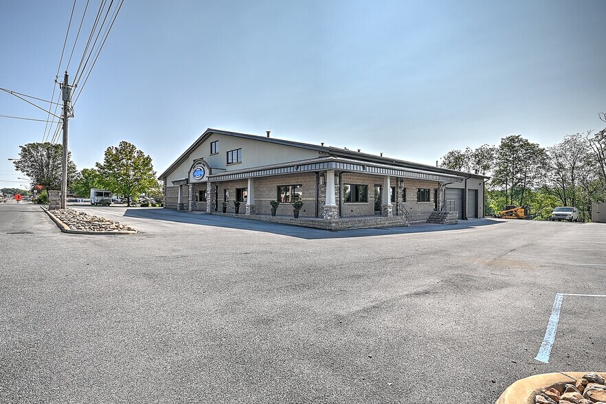 317 Bluff City Hwy, Bristol, TN à vendre - Photo principale – Image 1 sur 71