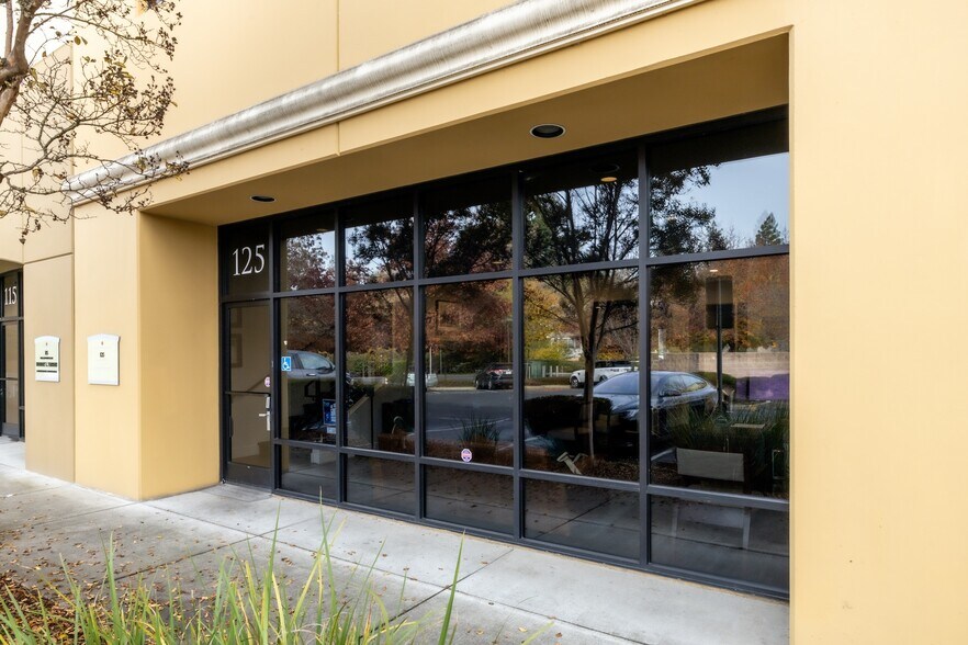 105-175 Foss Creek Cir, Healdsburg, CA à louer - Photo de l’immeuble – Image 2 sur 5
