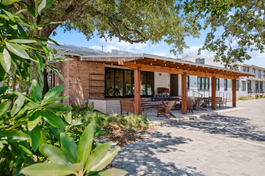 301 S Toulme St, Bay Saint Louis, MS à louer - Photo de l’immeuble – Image 2 sur 16