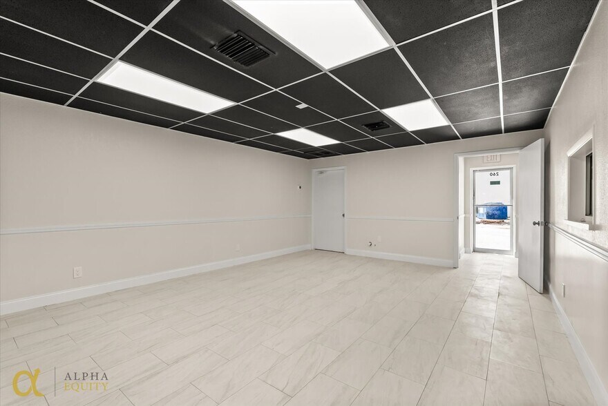 260 Power Ct, Sanford, FL à louer - Photo de l’immeuble – Image 3 sur 4