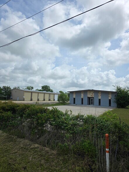 6400 N Main St, Baytown, TX à louer - Photo de l’immeuble – Image 2 sur 11