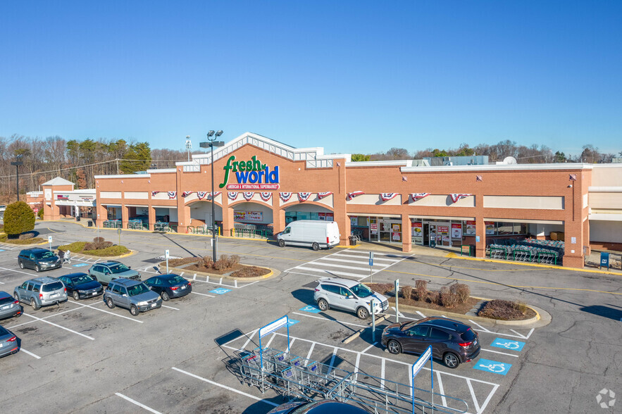 1940-2089 Daniel Stuart Sq, Woodbridge, VA à louer - Photo de l’immeuble – Image 3 sur 4