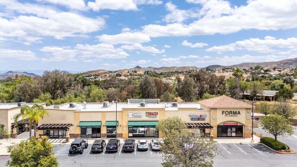 Corona Cerrito Plaza portefeuille de 5 biens à vendre sur LoopNet.fr - Photo de l’immeuble – Image 3 sur 24