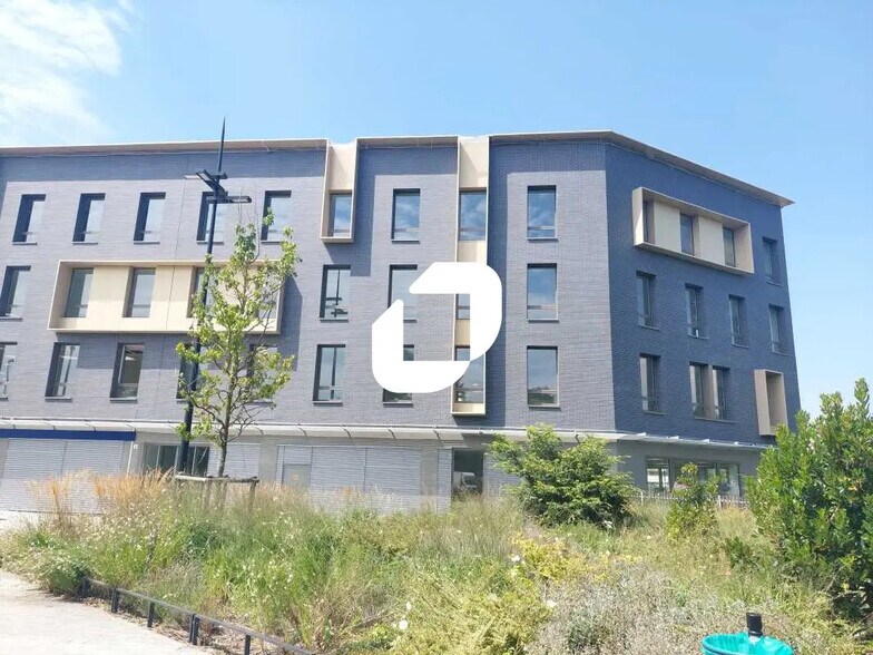 Bureau dans Guyancourt à vendre - Photo de l’immeuble – Image 2 sur 18