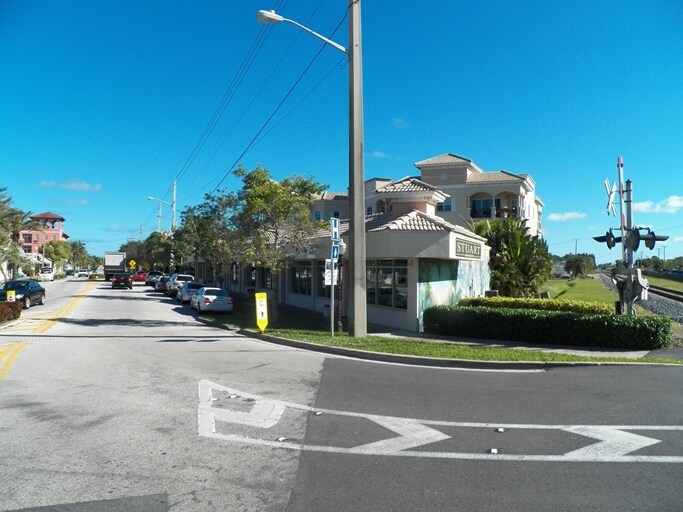 38 SE Ocean Blvd, Stuart, FL à louer - Photo de l’immeuble – Image 3 sur 24