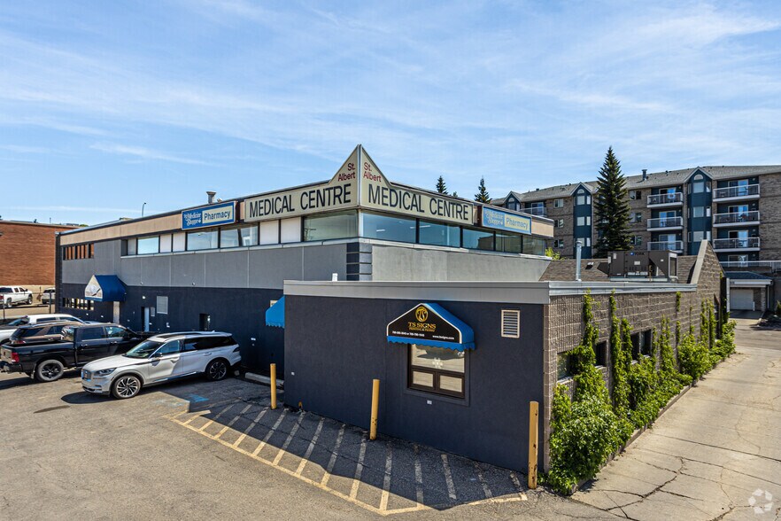 25 St Michael St, St. Albert, AB à louer - Photo de l’immeuble – Image 3 sur 6