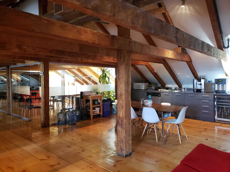 300 Pl D'youville, Montréal, QC à louer - Photo intérieure – Image 2 sur 18