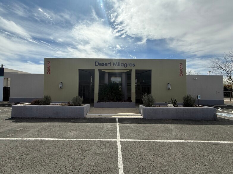 2550 E Fort Lowell Rd, Tucson, AZ à vendre - Photo principale – Image 2 sur 8