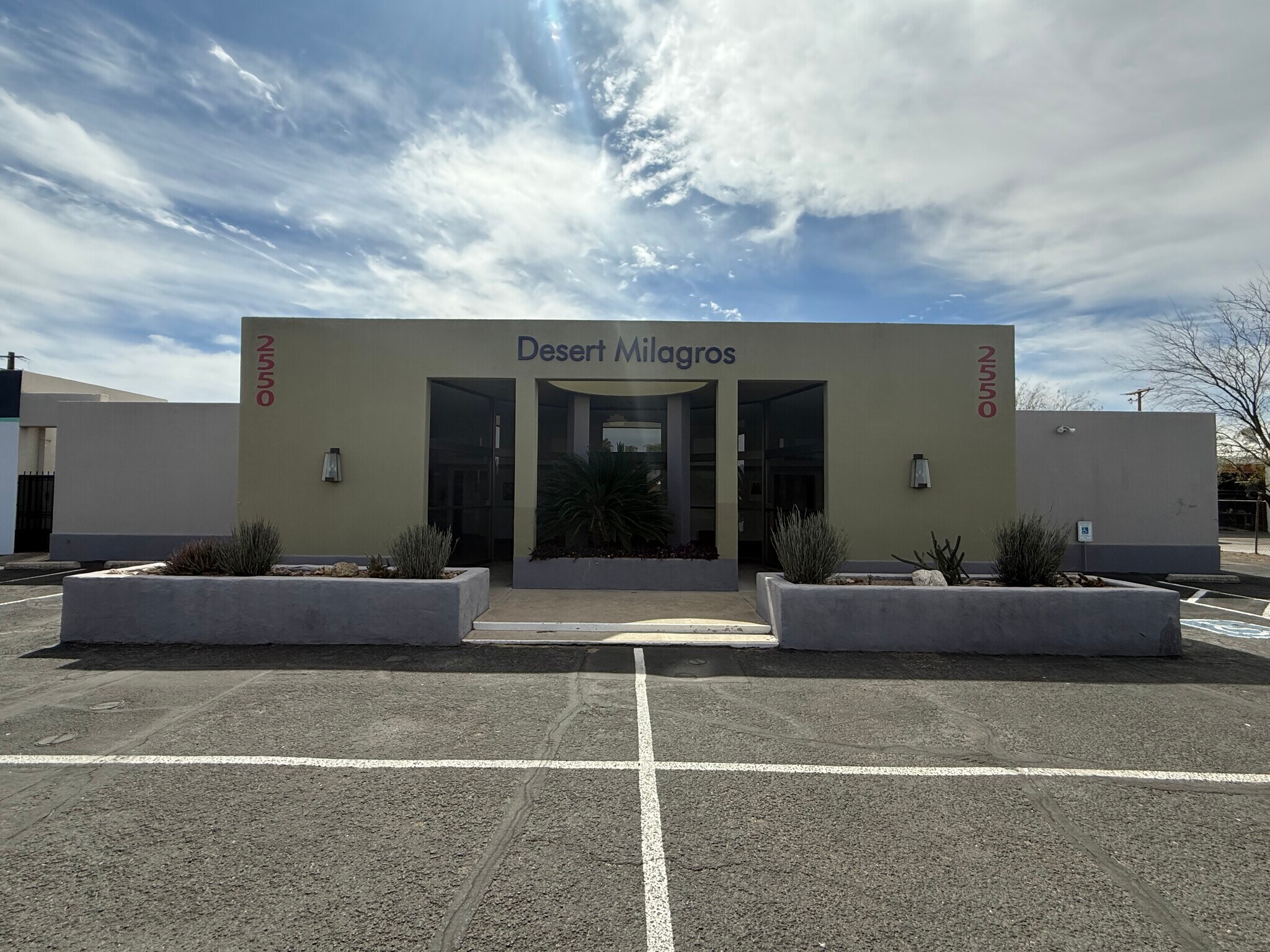 2550 E Fort Lowell Rd, Tucson, AZ à louer Photo de l’immeuble– Image 1 sur 8