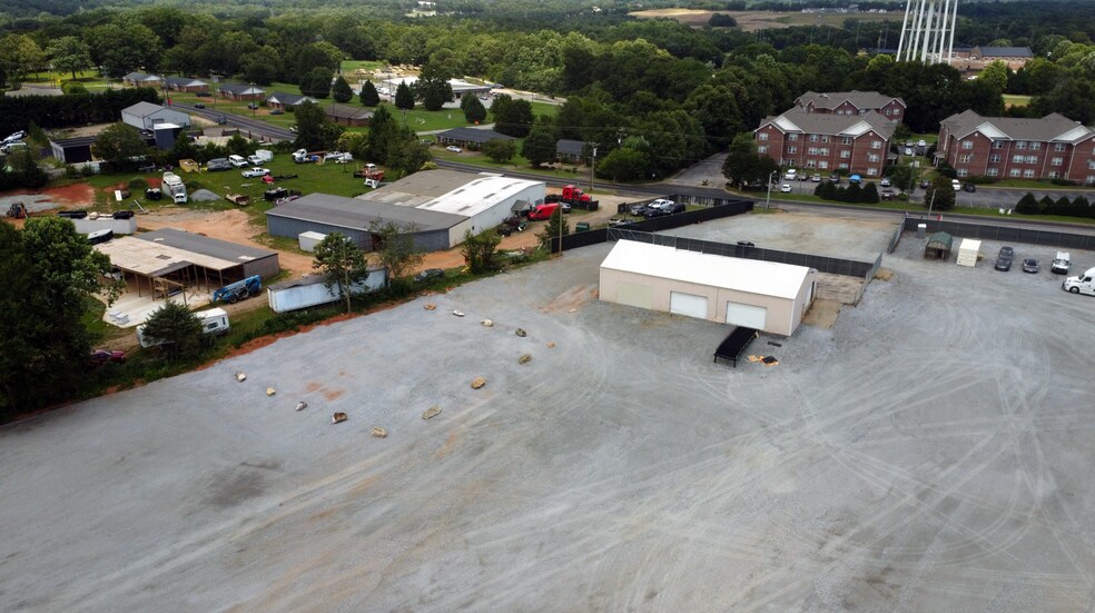 7915 Valley Falls Rd, Spartanburg, SC à louer - Photo de l’immeuble – Image 1 sur 5