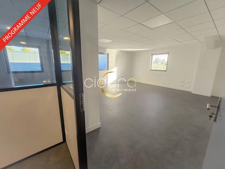 Bureau dans Pont-du-Château à louer - Photo intérieure – Image 2 sur 12