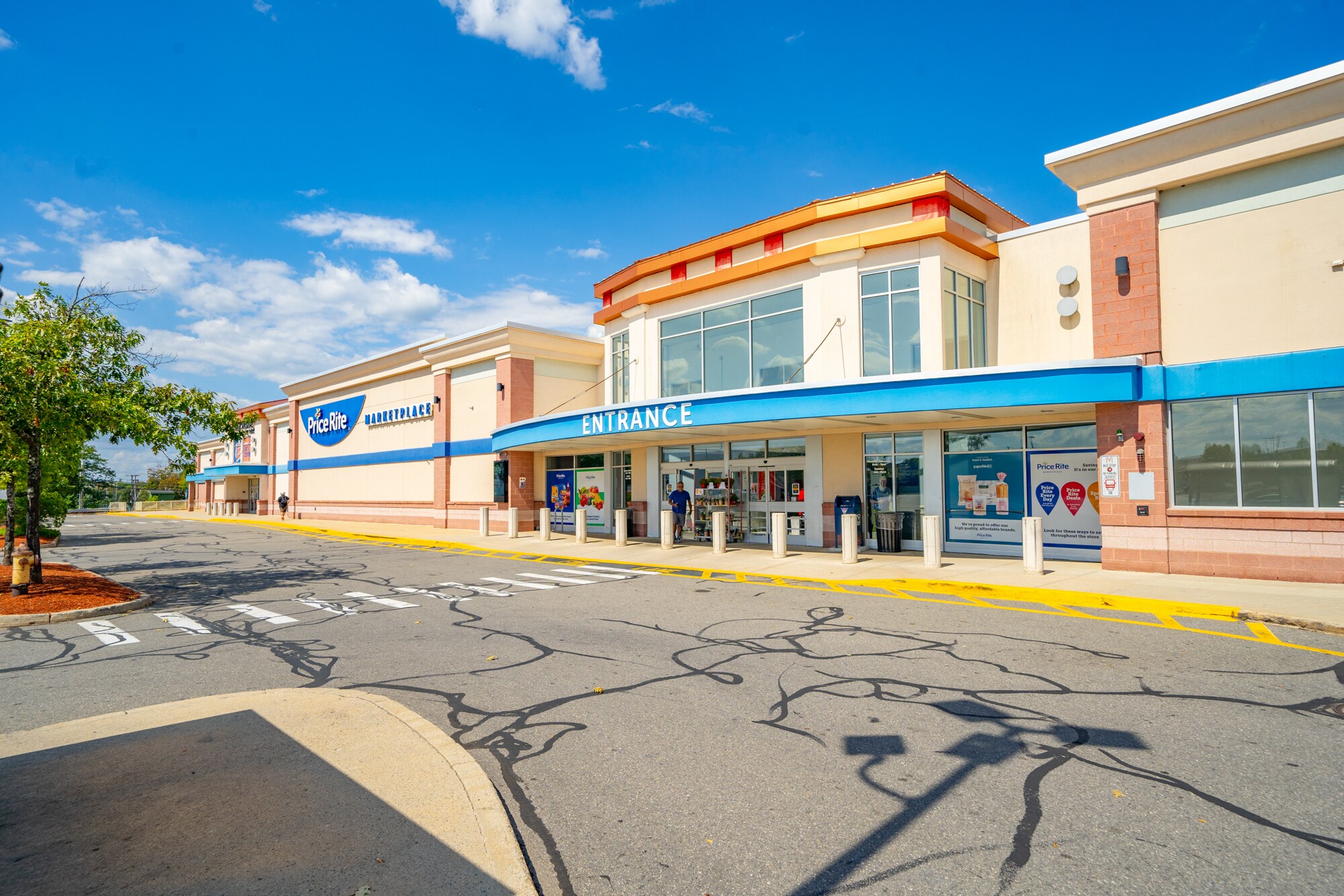 Manchester Marketplace portefeuille de 5 biens à vendre sur LoopNet.fr Photo de l’immeuble– Image 1 sur 6