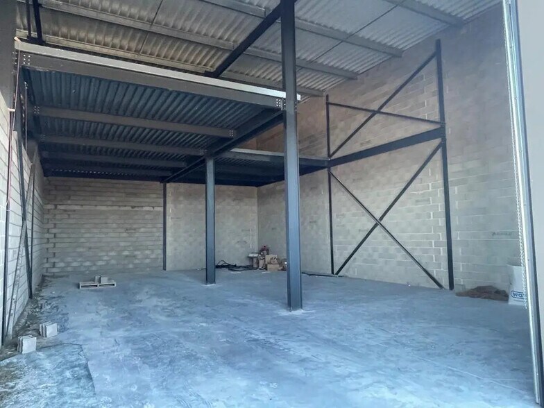 Local d'activités dans SAINT-GEORGES-D'ORQUES à vendre - Photo de l’immeuble – Image 2 sur 8