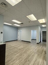 690 Kinderkamack Rd, Oradell, NJ à louer Photo intérieure– Image 2 sur 12