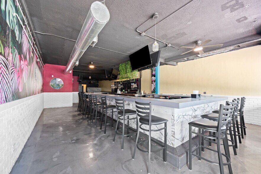 2731-2739 E Oakland Park Blvd, Fort Lauderdale, FL à louer - Photo intérieure – Image 2 sur 14