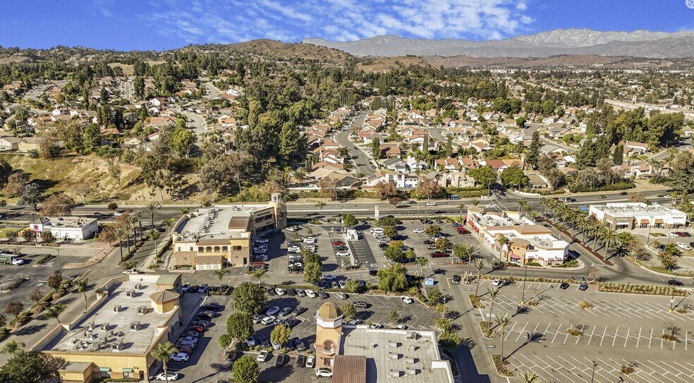 68 Rio Rancho Rd, Pomona, CA à vendre - Photo de l’immeuble – Image 3 sur 5