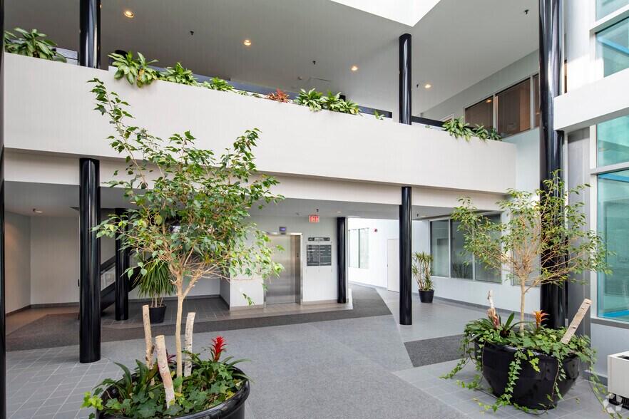 340 Ferrier St, Markham, ON à louer - Hall d’entrée – Image 3 sur 9
