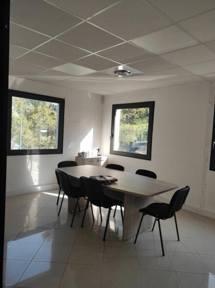 79 Bis Boulevard De L'Europe, Vitrolles à louer - Photo intérieure – Image 2 sur 4