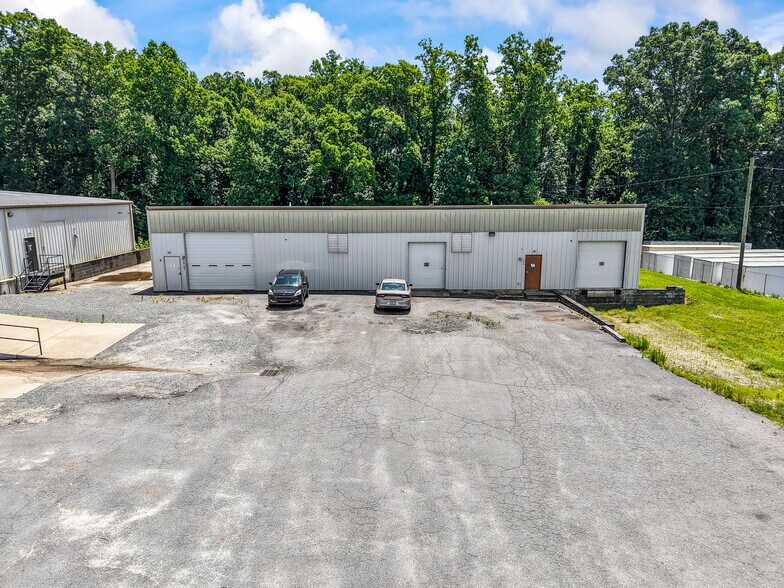 10490 N NC Highway 150, Clemmons, NC à louer - Photo de l’immeuble – Image 2 sur 19