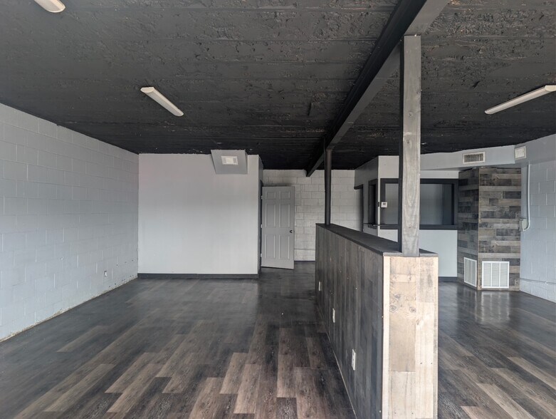 8555 Fm-2673, Canyon Lake, TX à louer - Photo de l’immeuble – Image 3 sur 4