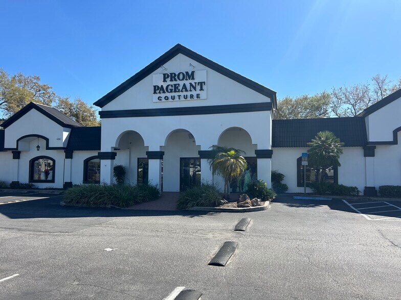 684 E Altamonte Dr, Altamonte Springs, FL à louer - Photo de l’immeuble – Image 2 sur 8
